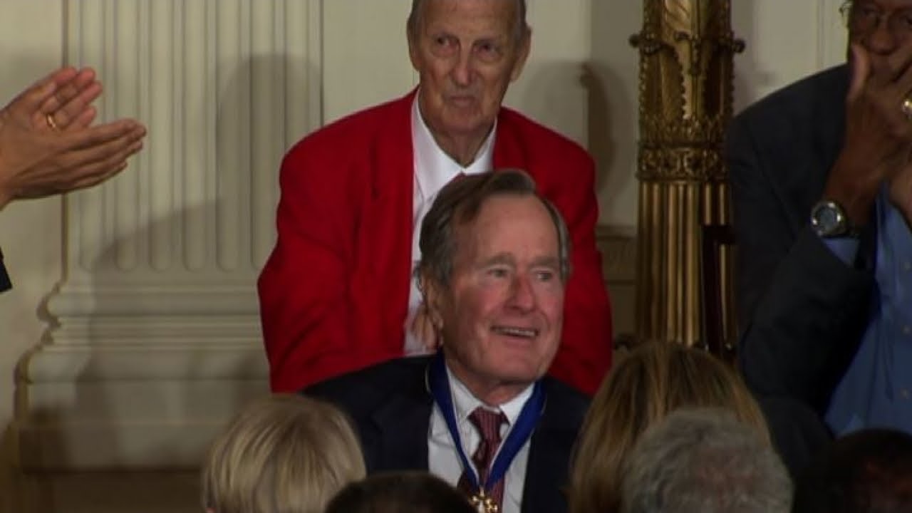 Addio a George Bush senior, l'ex presidente Usa morto a 94 anni