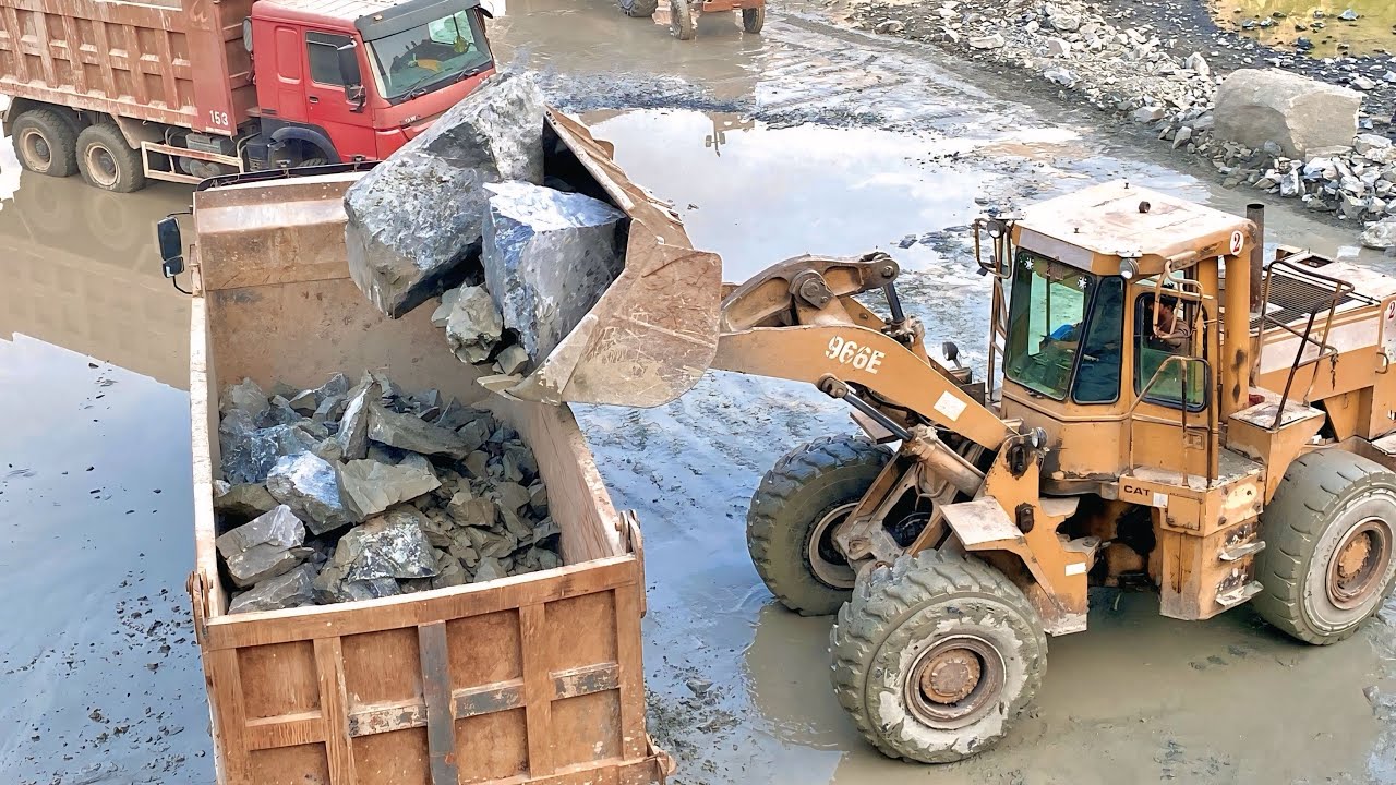 Very Biggest Stone 😳 The powerful Caterpillar 966 loaded for dumptruck 🗯️