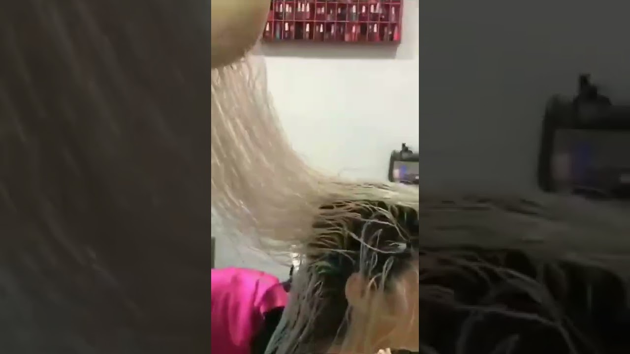 Proses pewarnaan rambut pirang