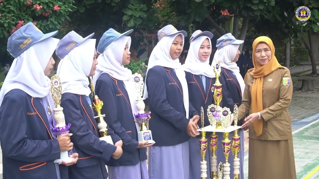 APEL SENIN & PENYERAHAN PIALA SISWA BERPRESTASI