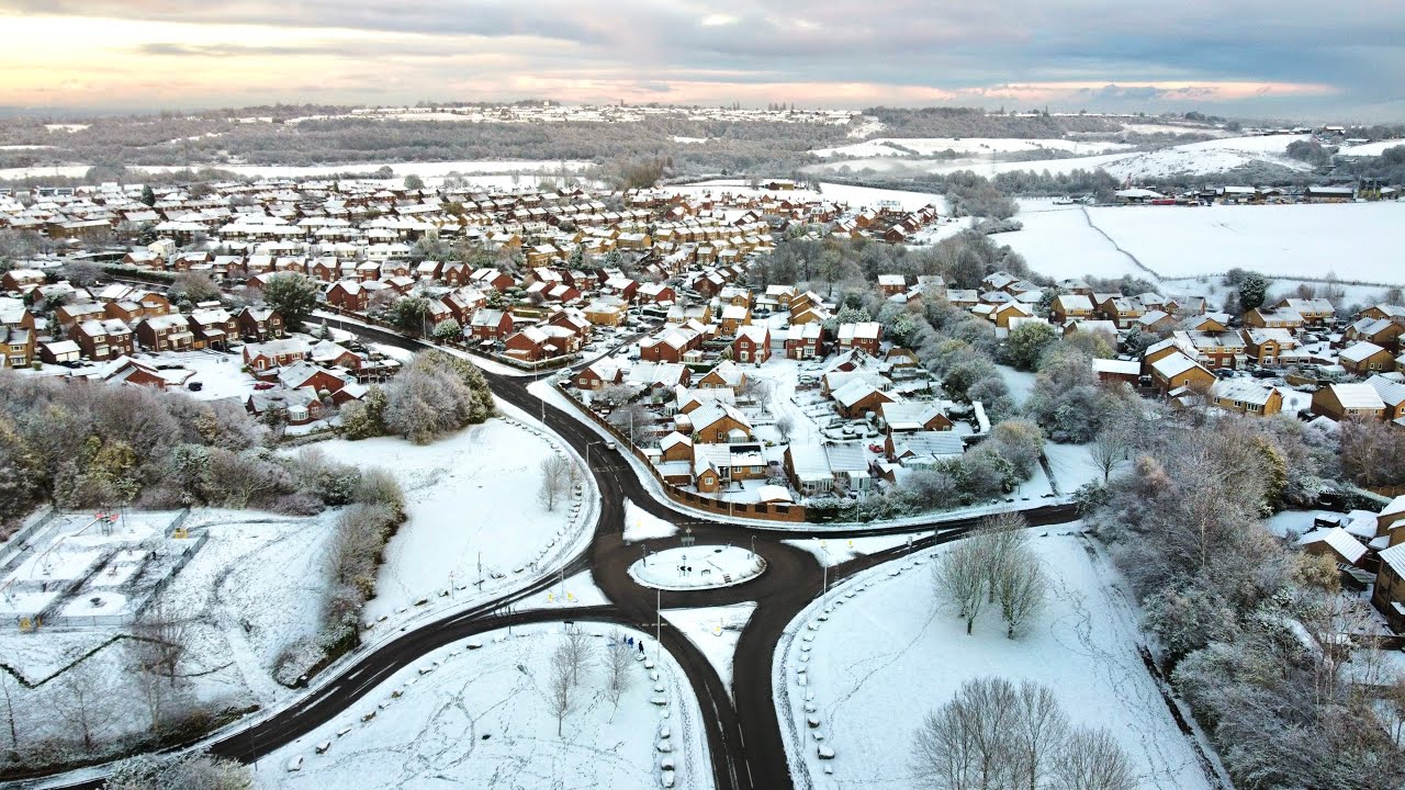 Winter has come to Magpie Lane, Morley.  Festive 4K