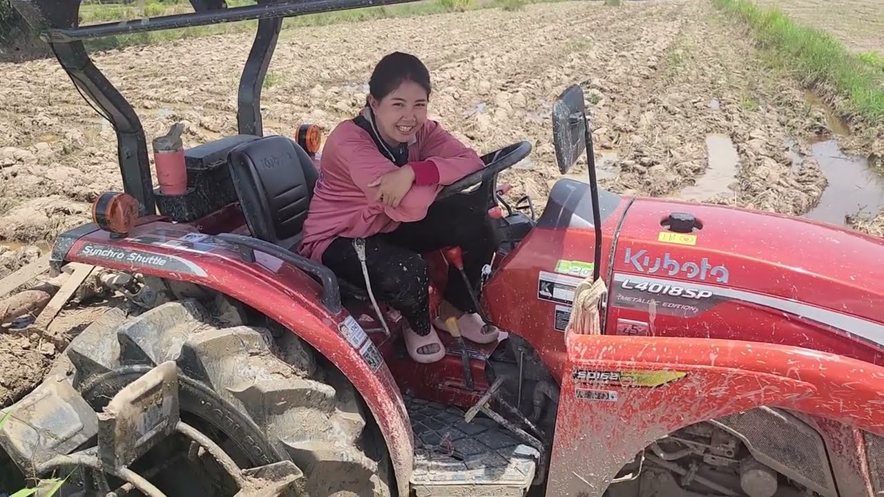 สาวนุ่นเรียนจบมารับจ้างไถนาเฉยเลย Tractor