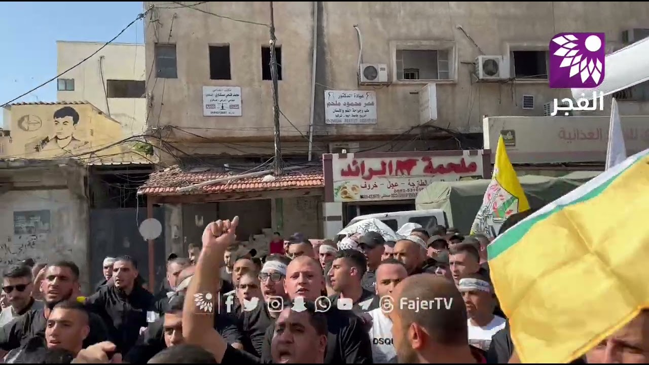 الآلاف من أهالي مدينة قلقيلية يشاركون في تشييع جثمان الشهـيد حمزة نزال