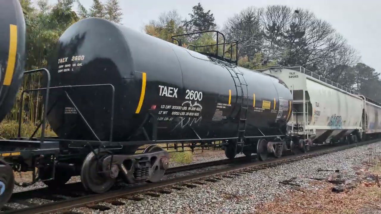 AWESOME CSX crew on CSX M652 in Cherryville North Carolina 