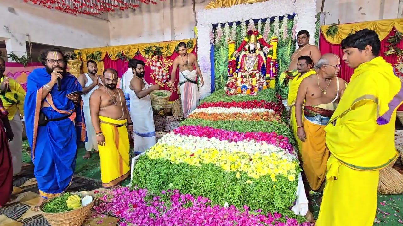 శ్రీ గోవింద నామాలతో పుష్పయాగం/బాపట్ల శ్రీ లలిత త్రిపుర సుందరి పీఠం/నెమలికంటి హనుమంతు గారి ఆధ్వర్యంలో