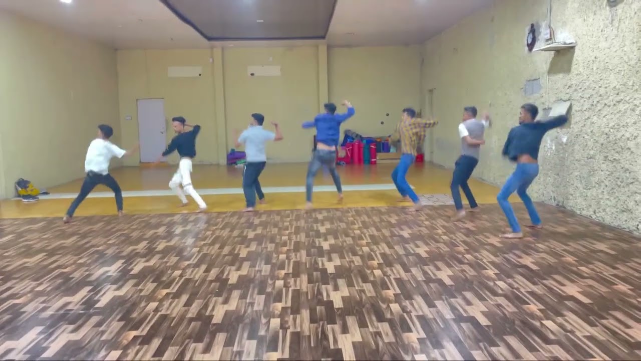 Ramava avo madi ramava avo #garba #gujarati #bharuch #garbadance #garbaking #garbasong #talvarbaji