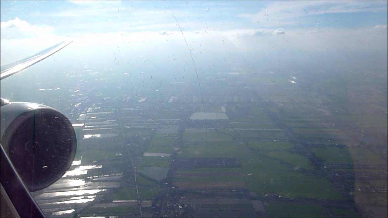 THAI AIRWAYS Royal Orchid Service Bangkok to Chiang Mai with Boeing 777-3D7 HS-TKA as TG114