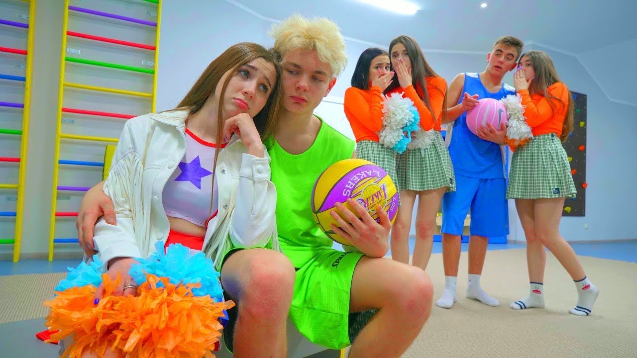Nowy kapitan i sekretne życie cheerleaderek. Kto wrobił Dianę? Niezręczna sytuacja w szkole