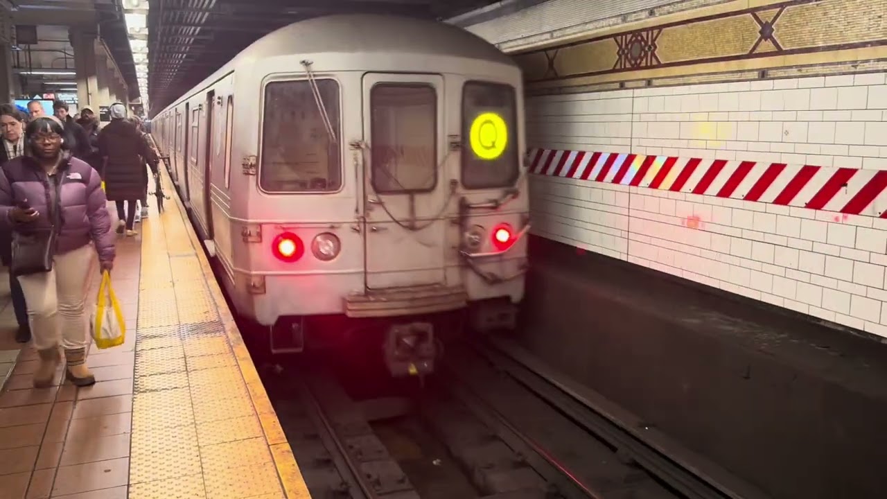 BMT Fourth Avenue Line: B/Q/R trains at DeKalb Avenue