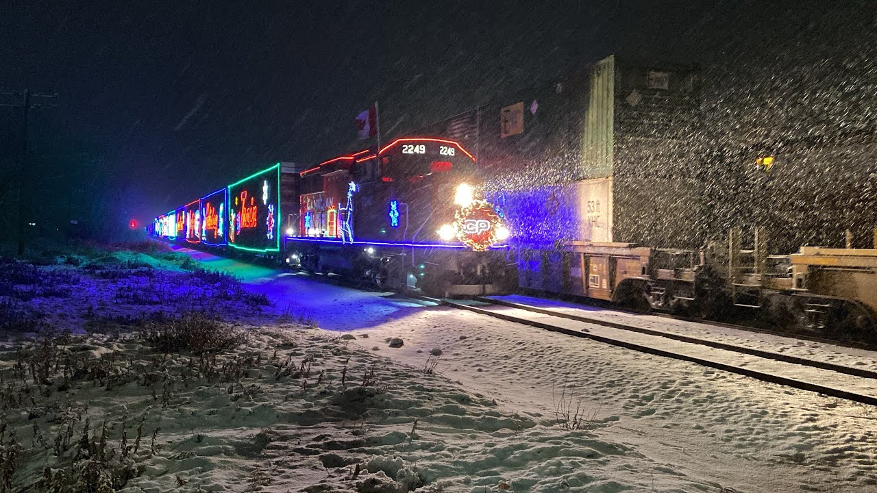 Christmas Train! CP 01H-29 at Navilus! (12/01/23)