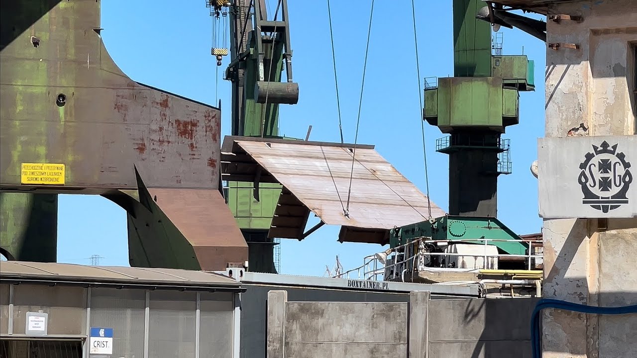 #Stocznia #Gdańsk praca dźwigów #KONE transport i obracanie sekcji na dwa dźwigi 🪝🏗