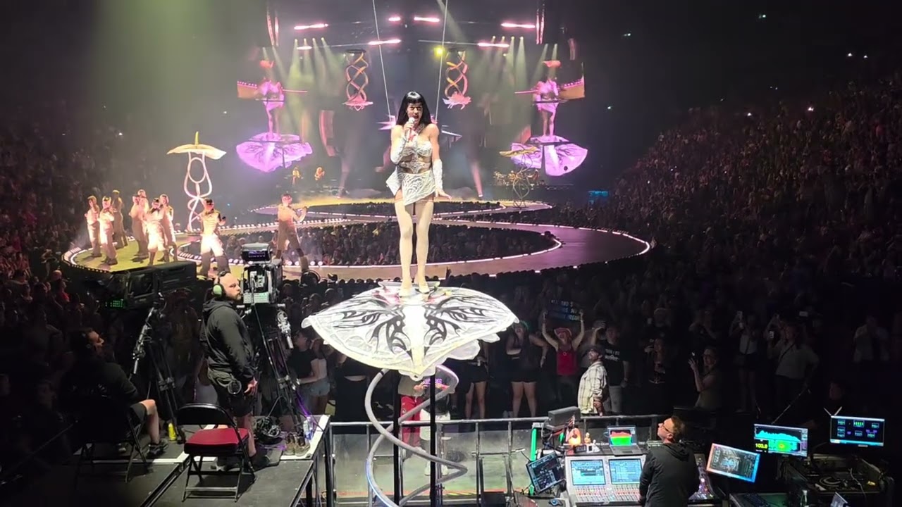 Katy Perry Nirvana, Lifetimes Tour , Centre Bell