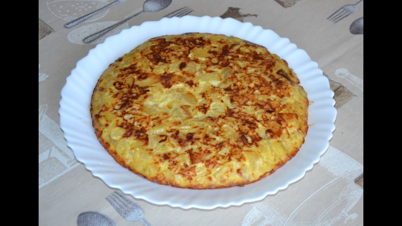 Tortilla de patatas con cebolla y bacalao