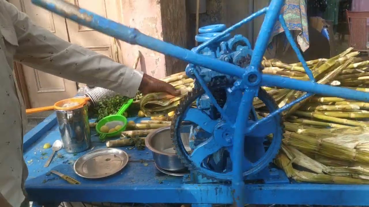 Sugarcane juice in Rishikesh #sugarcane # #rishikesh #ytshorts #viral #food #foodie #trending