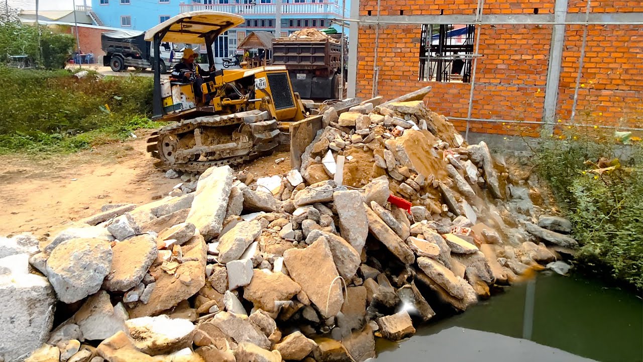 Wonderful New Project! Landfill Delete Flooded Area Using Skill Dozer Pushing Stone with 5Ton Truck