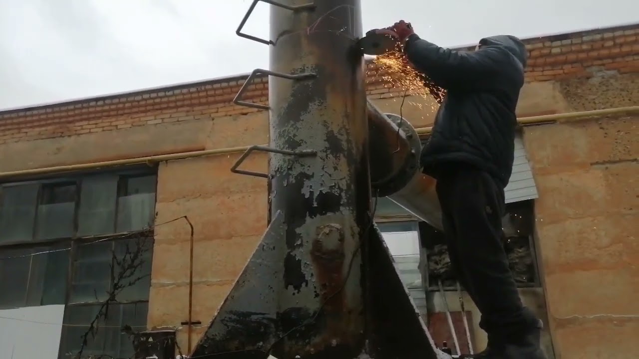 Демонтаж дымовой трубы старой котельной.