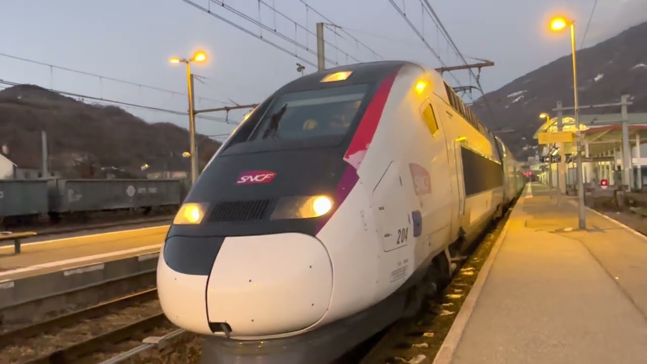Le TGV 6438 🚅 va entrer en gare 🚉 d’Albertville à 17h58 et repartir quelques minutes plus tard 😀