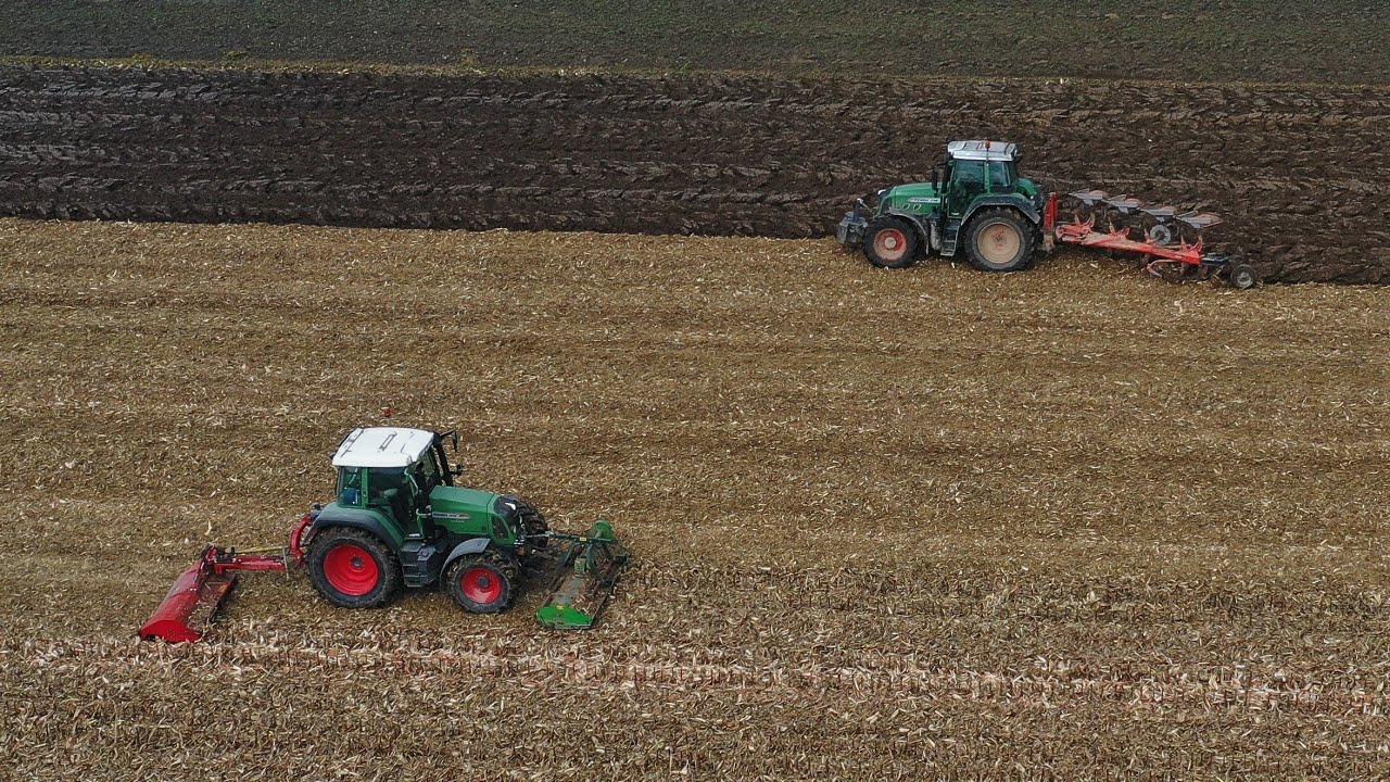 Maisstoppeln mulchen und pflügen | Shortclip | Fendt 716 | Fendt 415 | Tehnos | HMF | Kuhn