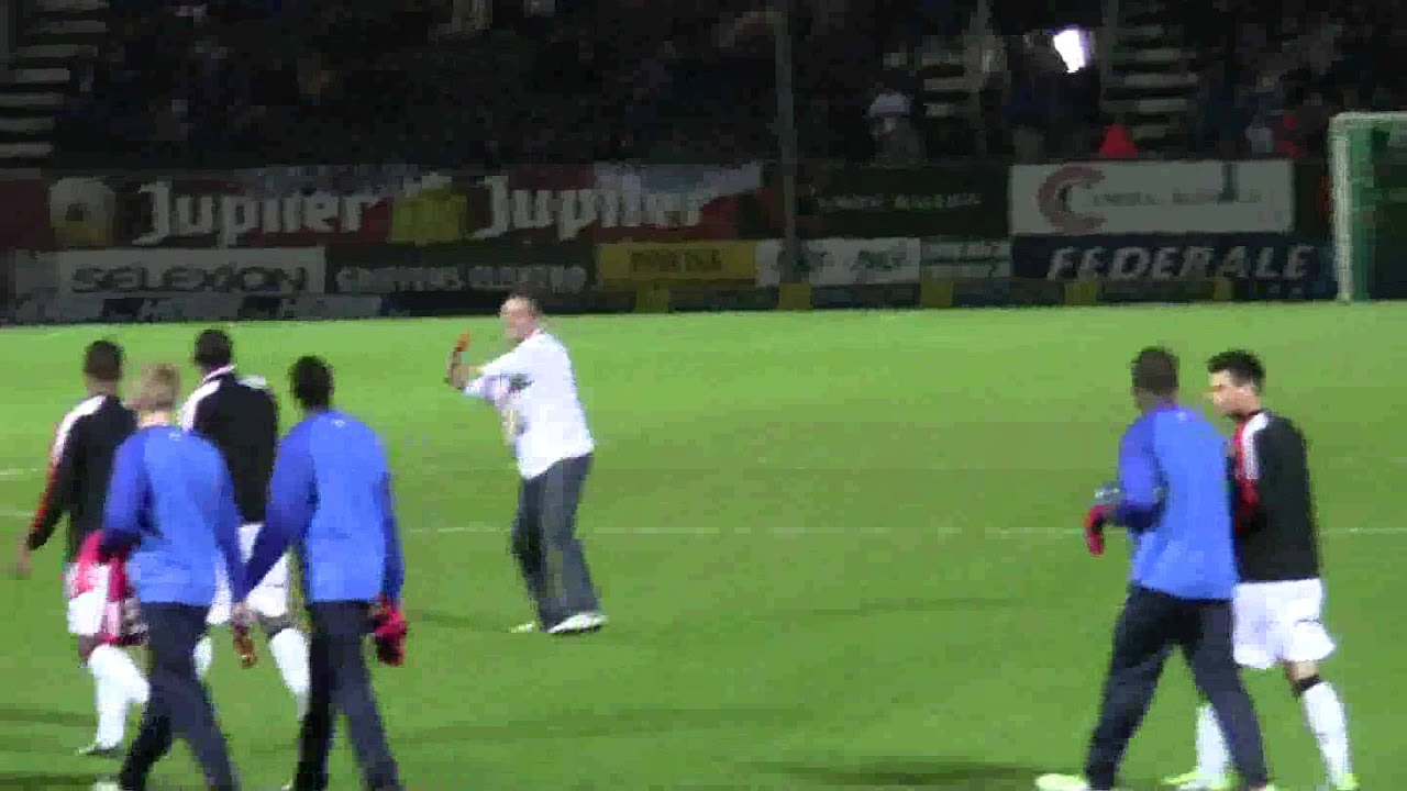 Kris Aron zingt voor OHL op Den Dreef.avi