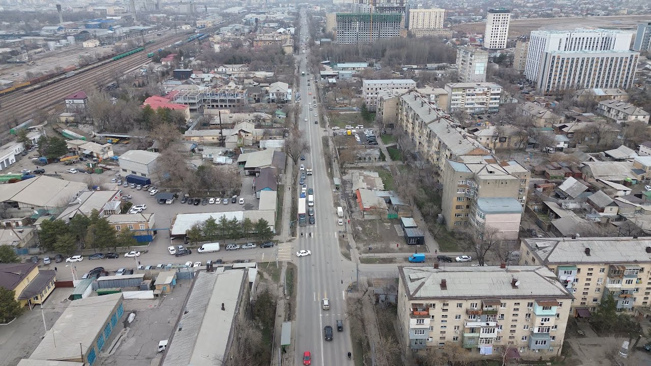 Улица Льва Толстого. Лев Толстой көчөсү. Бишкек.