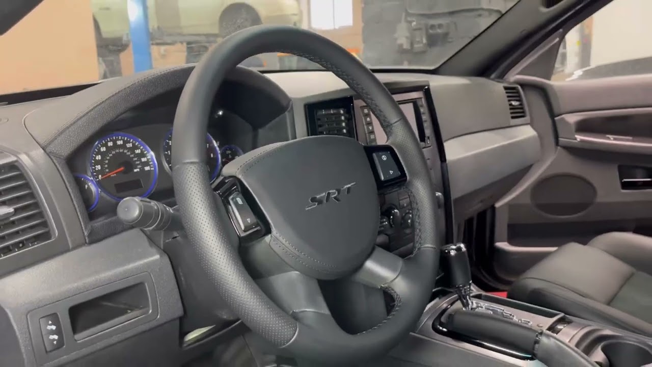 Jeep Grand Cherokee srt8 wk1 - перетяжка салона автомобиля с вышивкой,  покраска элементов интерьера