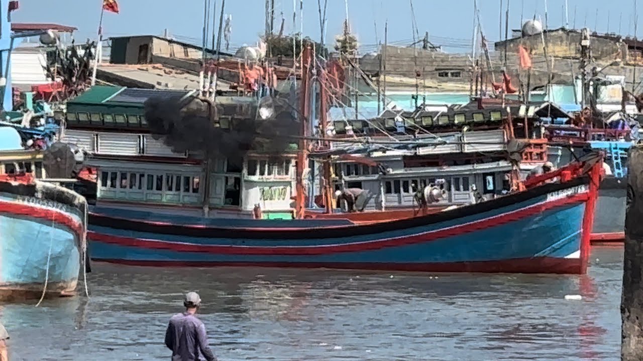 PHẦN 176.Ghe Đả Tu Sửa Đả Sông Sơn Rất Đẹp Bửa Nay Xuống Ụ Êm Gió Về Đi Biển 