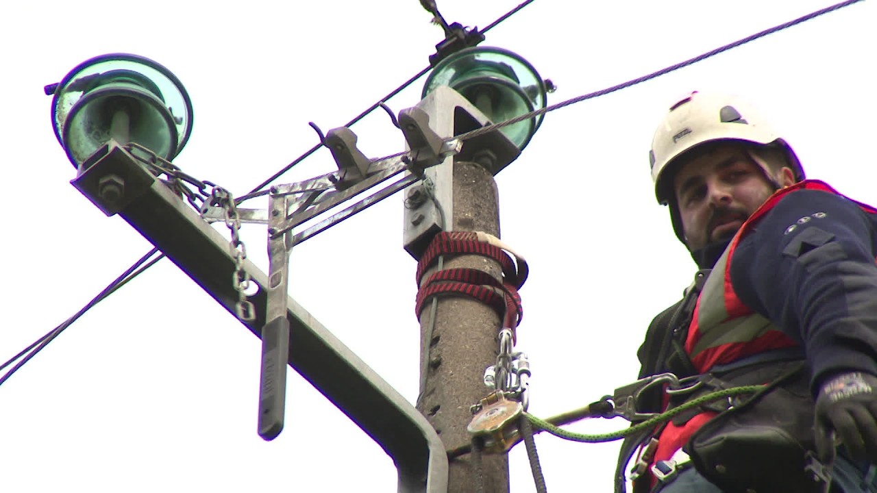 Enedis met les bouchées doubles pour raccorder ses clients au réseau électrique haute tension