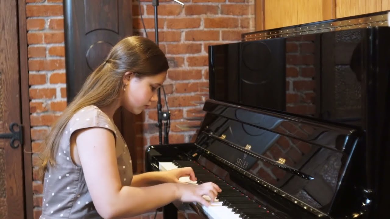 Bach - Well-Tempered Clavier Prelude in D minor performed on a Seiler 132 Upright Piano