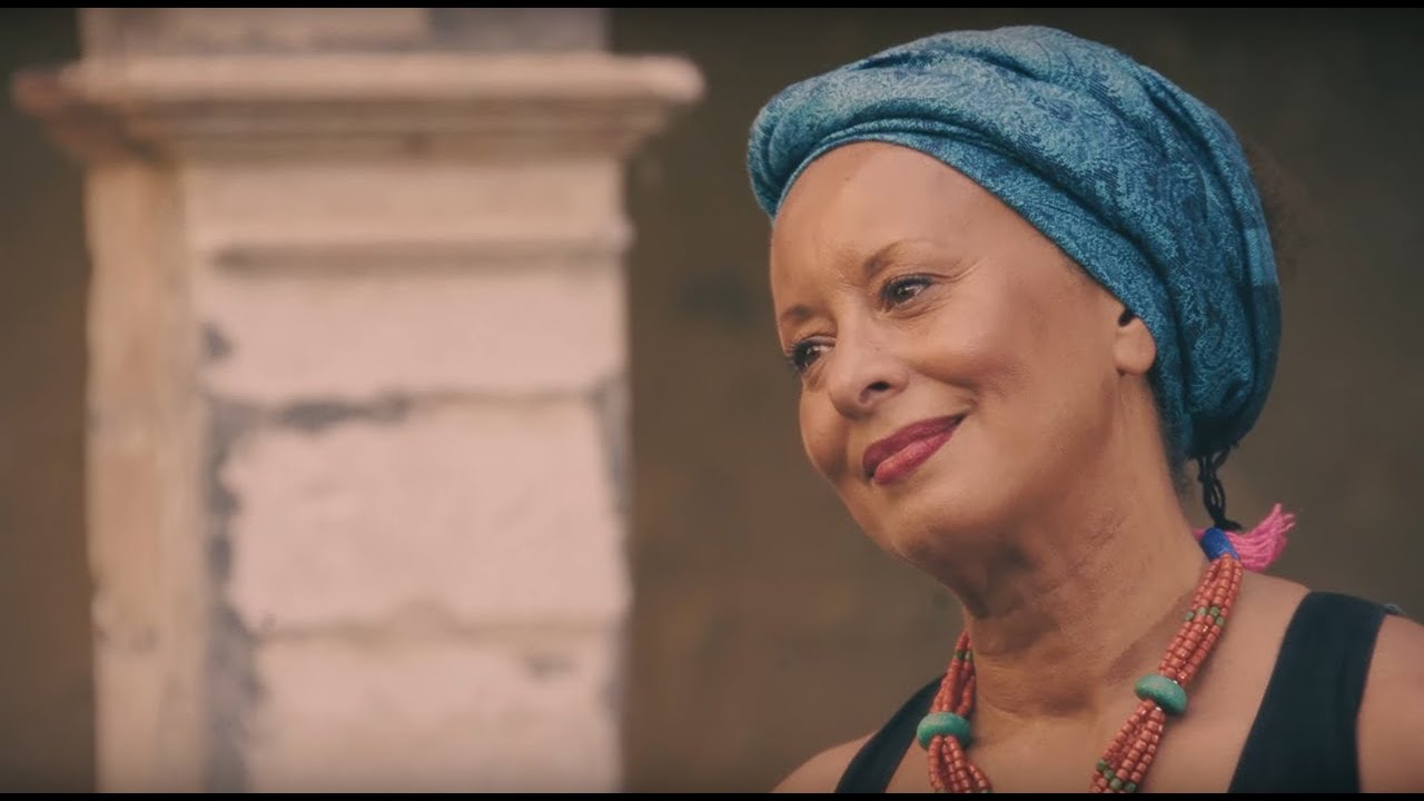 Sarah Lenka - Isha (clip officiel)