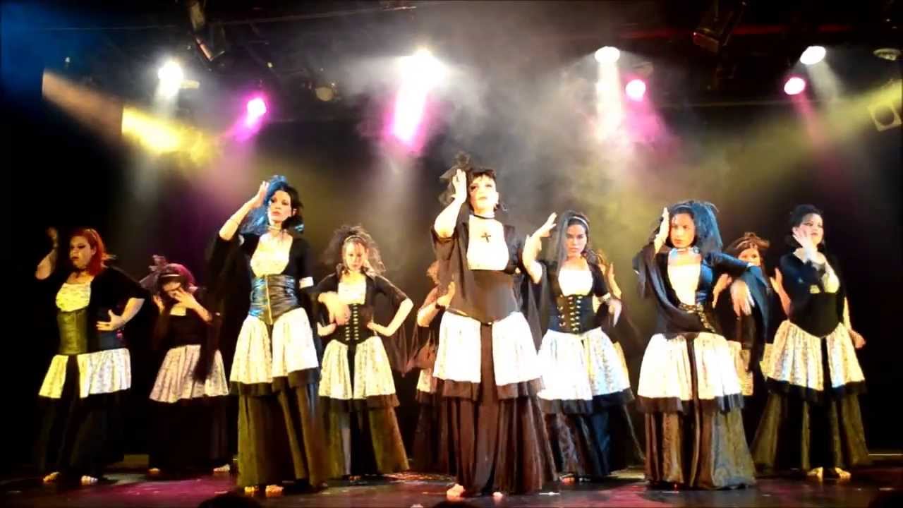 IN DER PALÄSTRA   Iman Najla & Alumnas