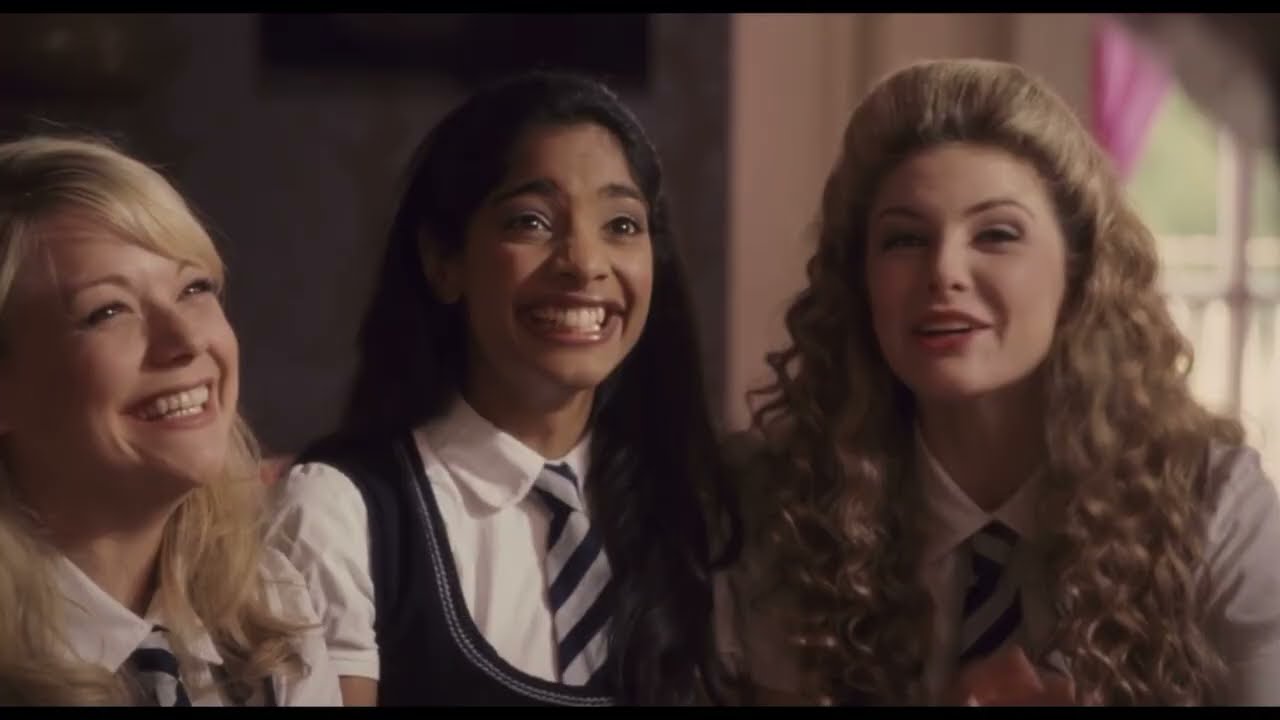 Mischa Barton & Tamsin Egerton in St trinian&rsquo;s