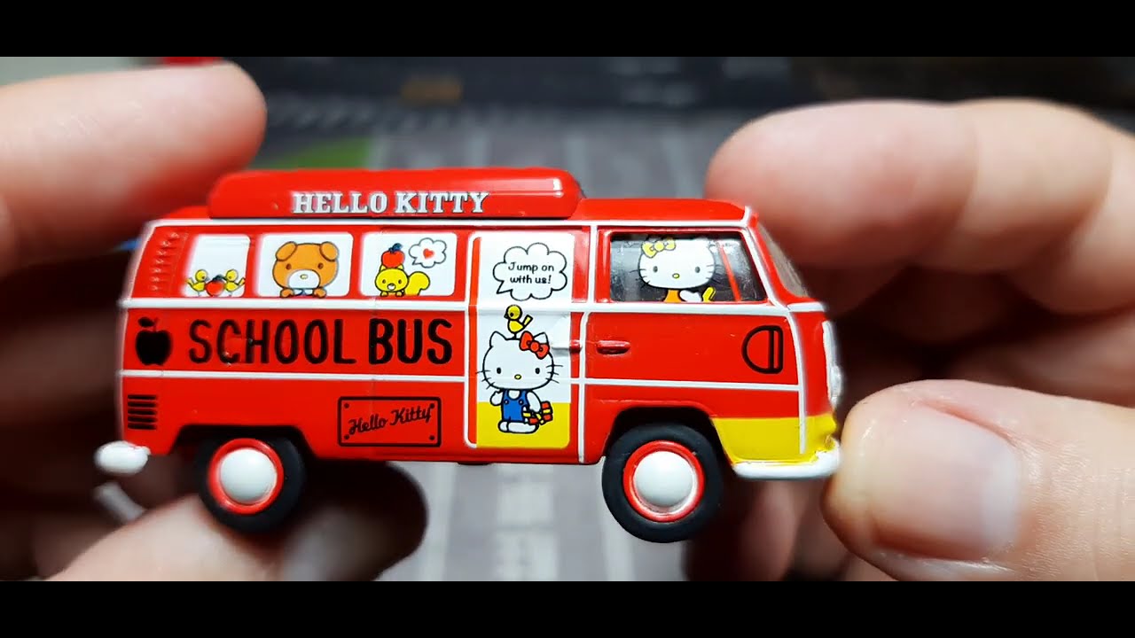 Volkswagen Type II Hello Kitty Capsule / School Bus TARMAC WORKS 1:64 .
