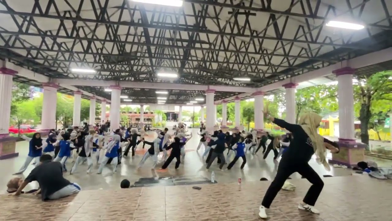 PROSES LATIHAN TARI BARABAH SENDRATASIK 2023