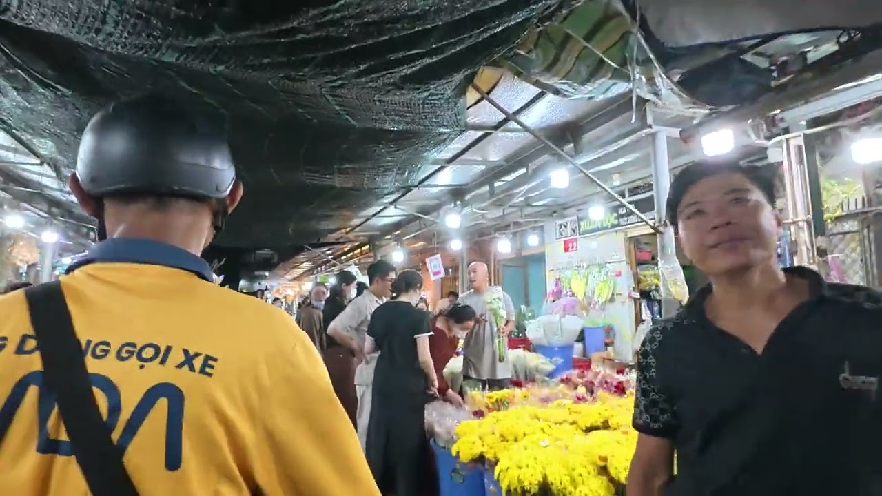 2-15-2026 Hồ Thị Kỷ flower market Sunday night before Tết