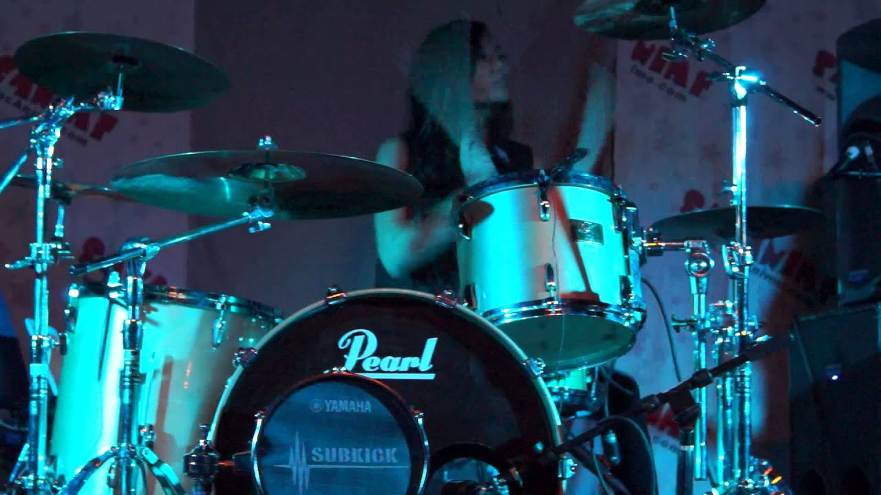 Nylon Pink performs 