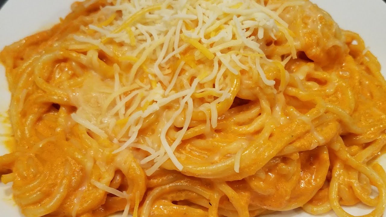 spaghetti  en crema de pimientos rojos