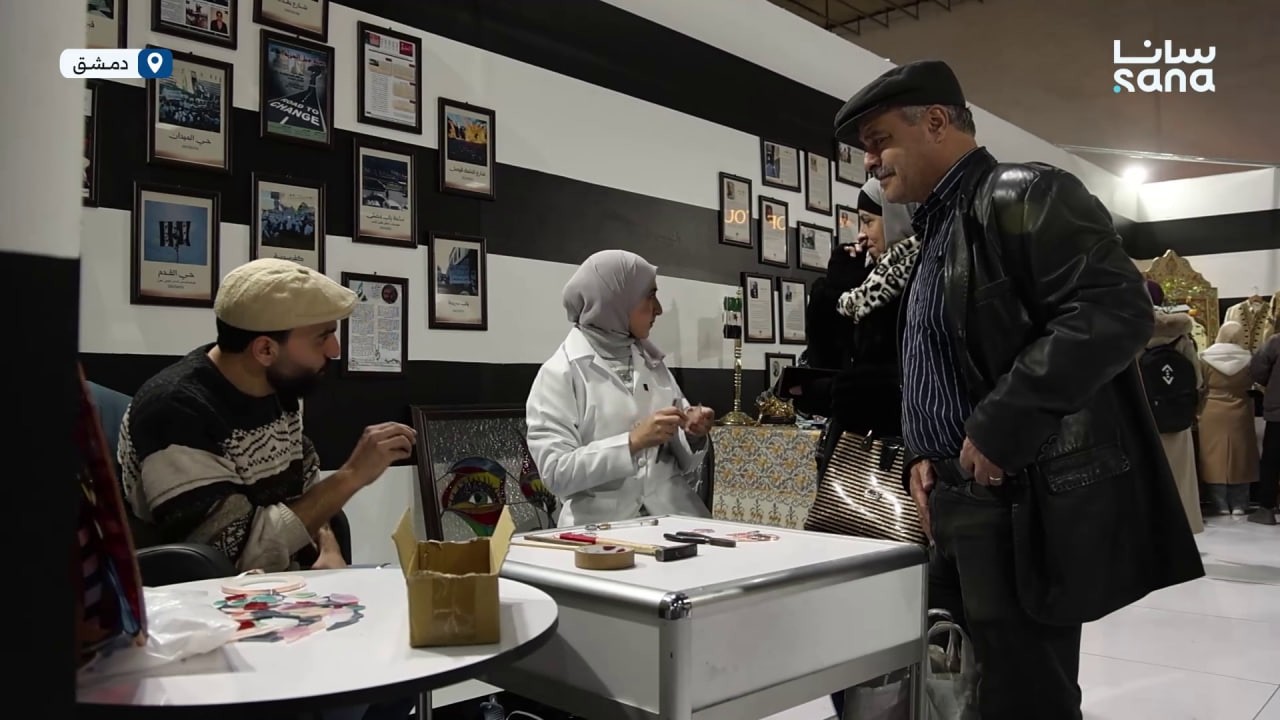 الزجاج المعشّق يروي حكاية التراث الدمشقي في أجنحة معرض دمشق الدولي للكتاب