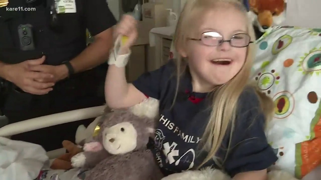 Police officers pay hospital visits to 'cookie girl'
