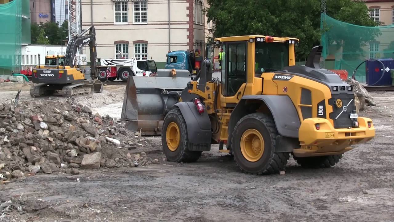 L90H Volvo Loading Scania Truck with Demolition waste