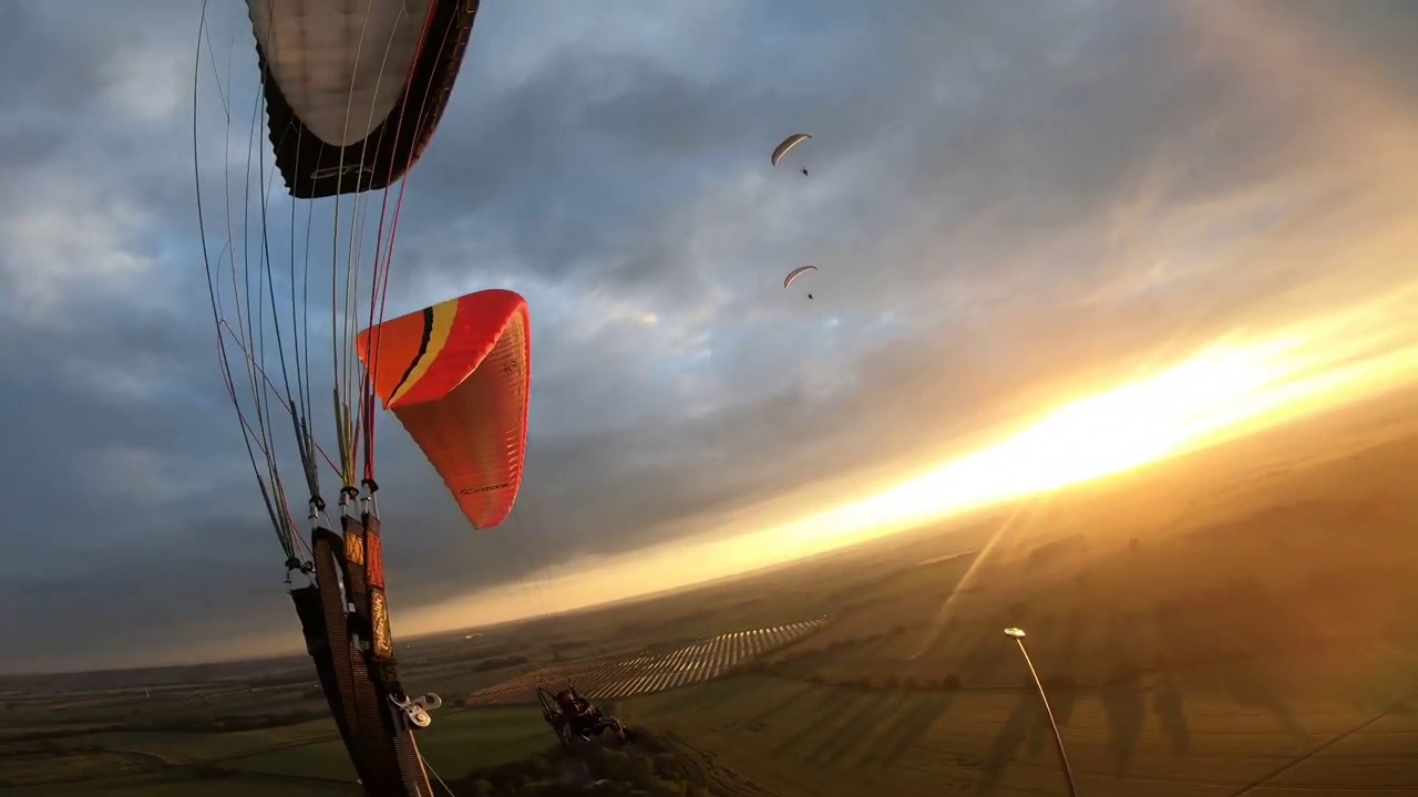 Paramotor Training Uk - Experience a Sunset Flight with Friends