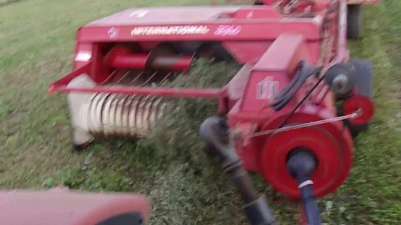 International Harvester 435 Baler First Use!!