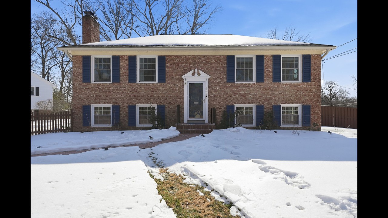JUST LISTED: Sweet Home on Huge Corner Lot in Fort Hunt, Alexandria!