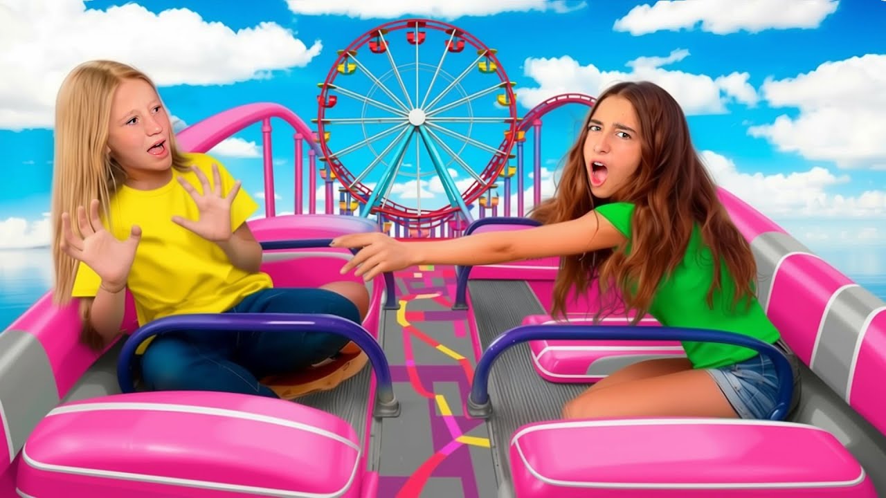 Nastya y Evelyn jugando al escondite en el parque de atracciones.