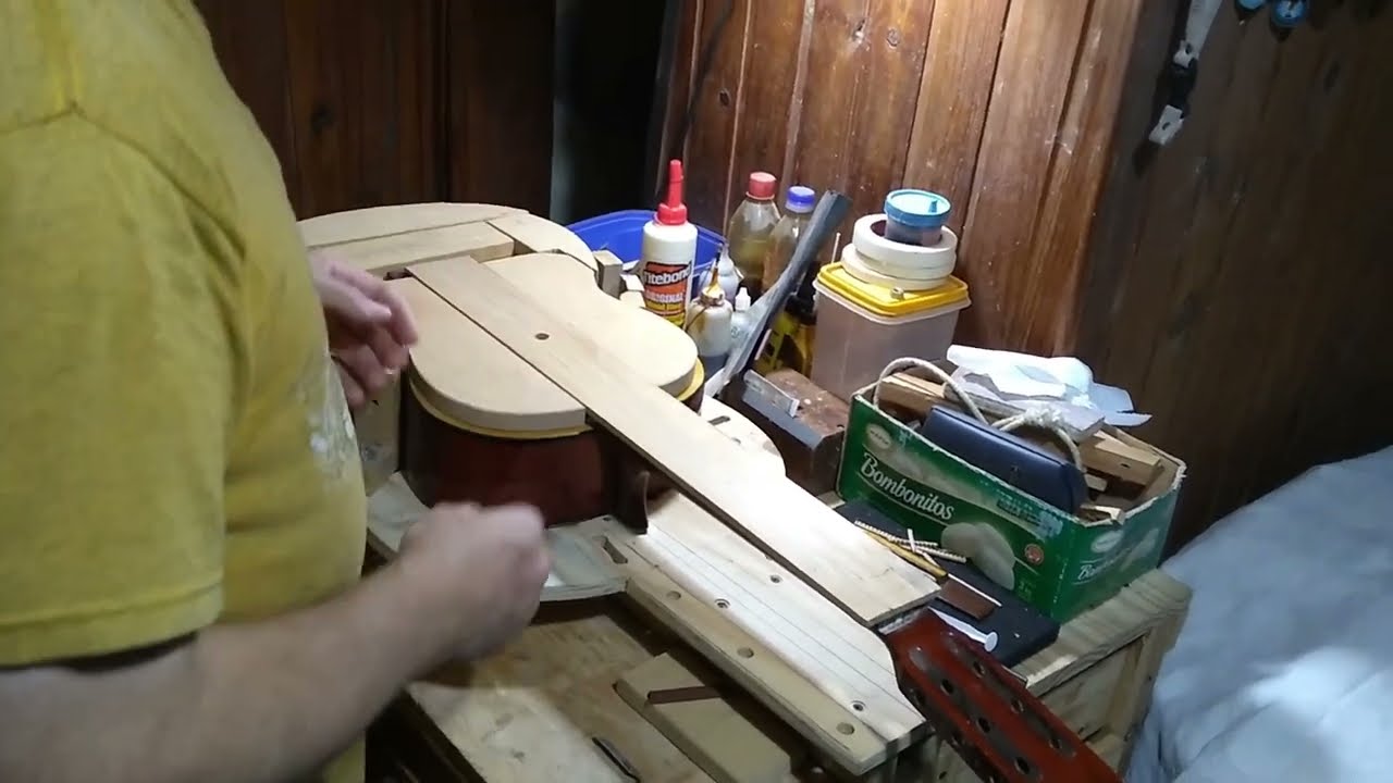 pegar mástil de guitarra bien aliñado