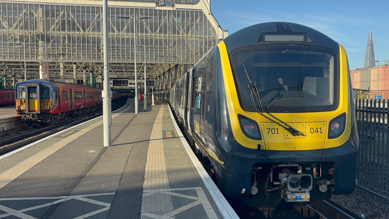 Full walk through of (Almost) Empty SWR class 701 Arterio at London Waterloo 