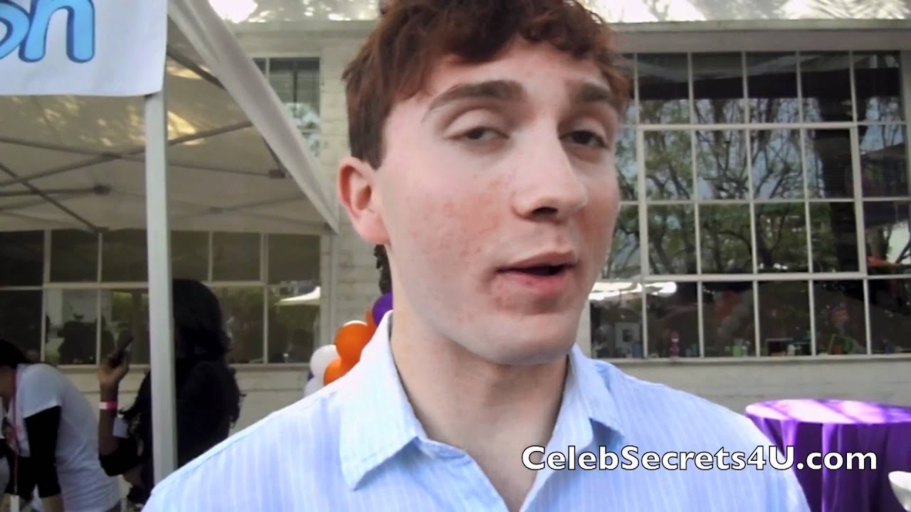 Daryl Sabara Talks 