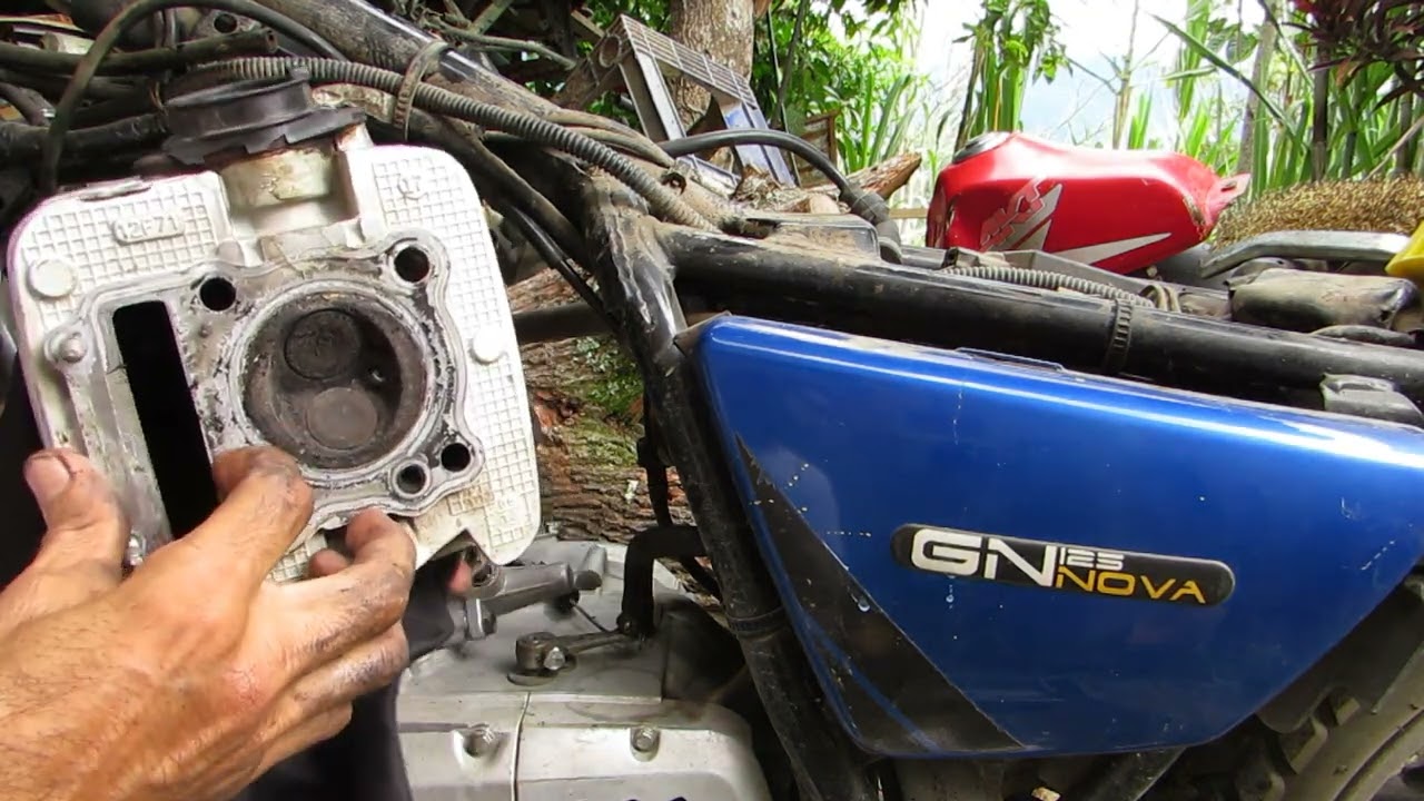 Suzuki GN 125 desarme de una parte de motor