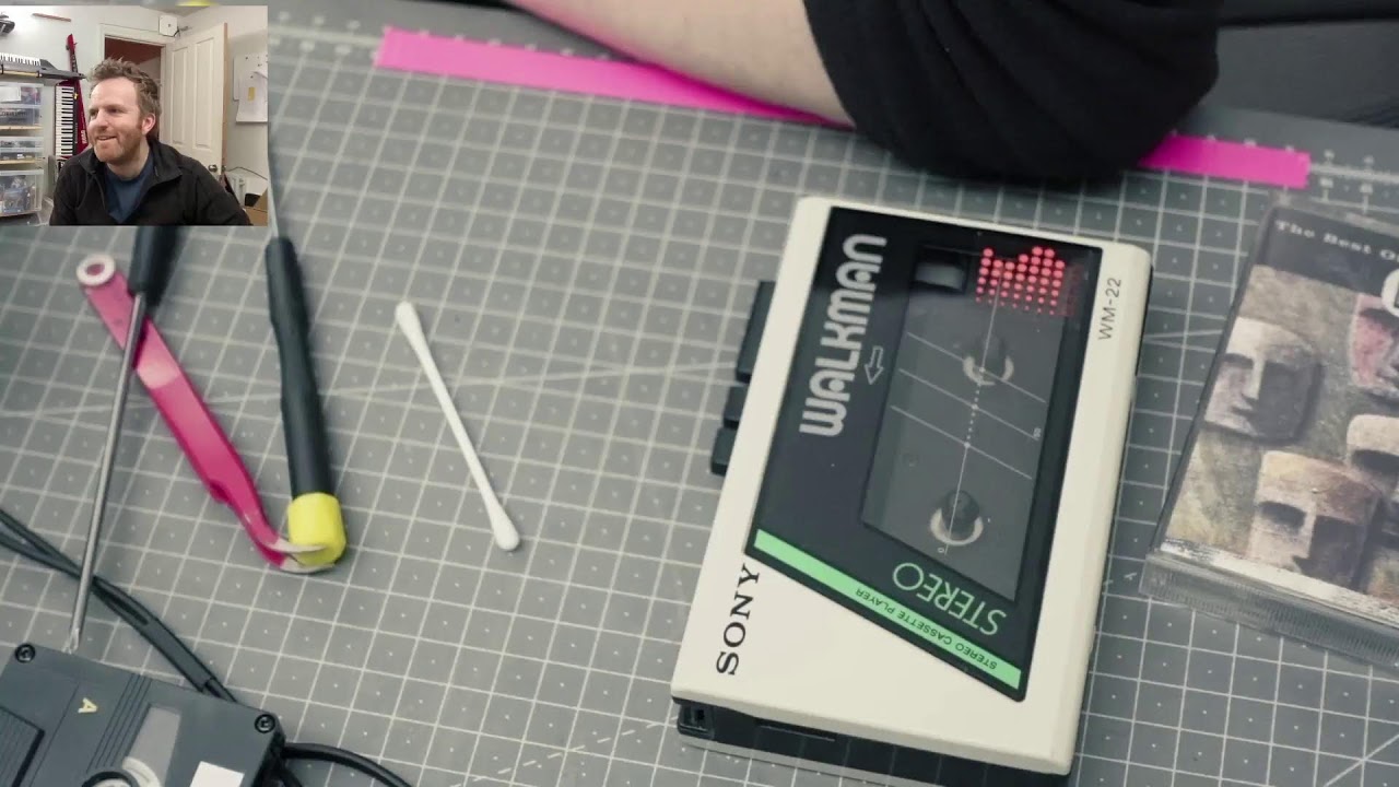 Servicing a vintage Sony Walkman WM-22