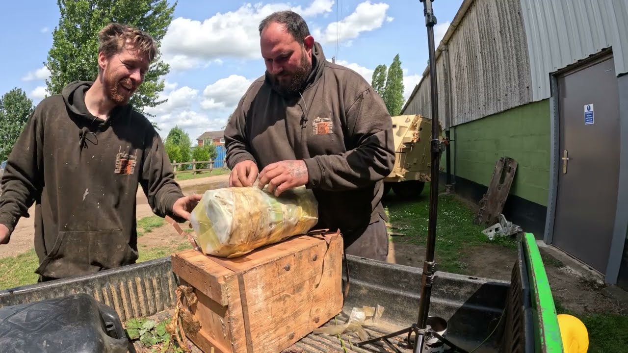 Centurion Mk13 fixing the charge system - share a rare moment with us!! 