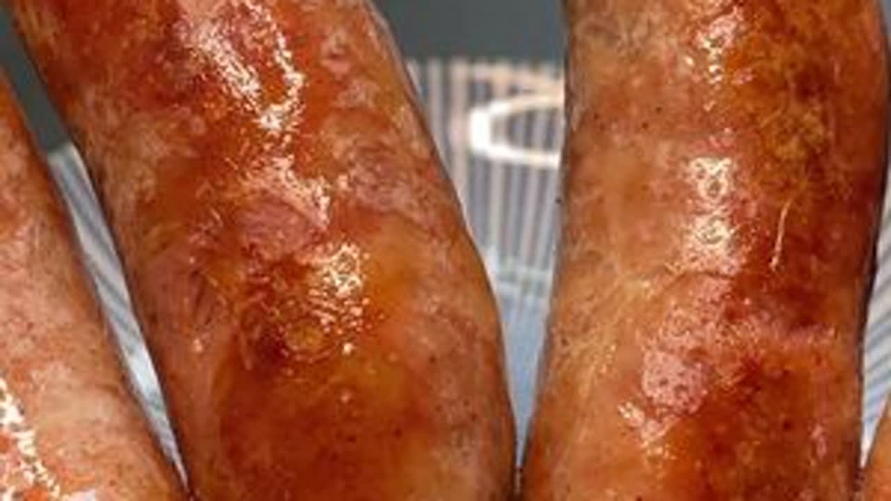 猪肉便宜，暑假给孩子做真材实料的脆皮烤肠，干净卫生吃着更放心#脆皮肠 #烤肠 #自制香肠 #抖音美食创作人